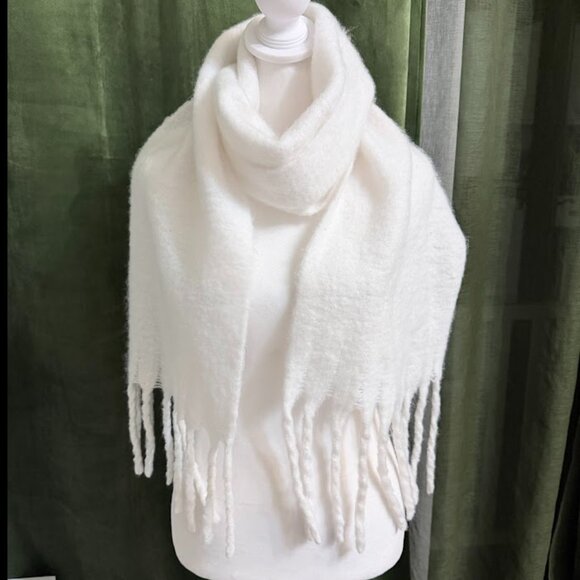 Soft White Oversized Winter Scarf With Fringe – Cozy Blanket Shawl Wrap - Picture 3 of 6
